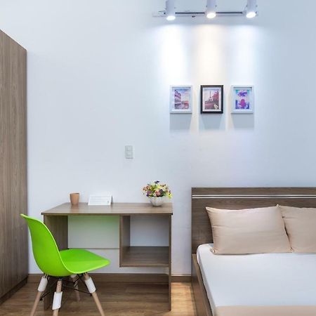 Cozrum Homes Truong Dinh Хошимин Экстерьер фото